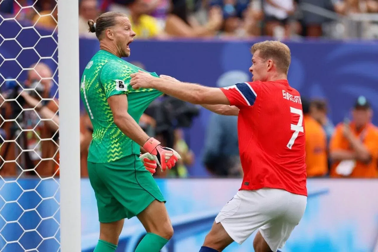 EAST RUTHERFORD, NEW JERSEY - JULY 5: Orjan Nyland, goalkeeper of Norway and Alexander Sorloth of Norway celebrate penalty save during the FIFA World Cup 2026 Round Of 16 match between Brazil and Norway at New York New Jersey Stadium on July 5, 2026 in East Rutherford, New Jersey. (Photo by Richard Sellers/Sportsphoto/Allstar via Getty Images)