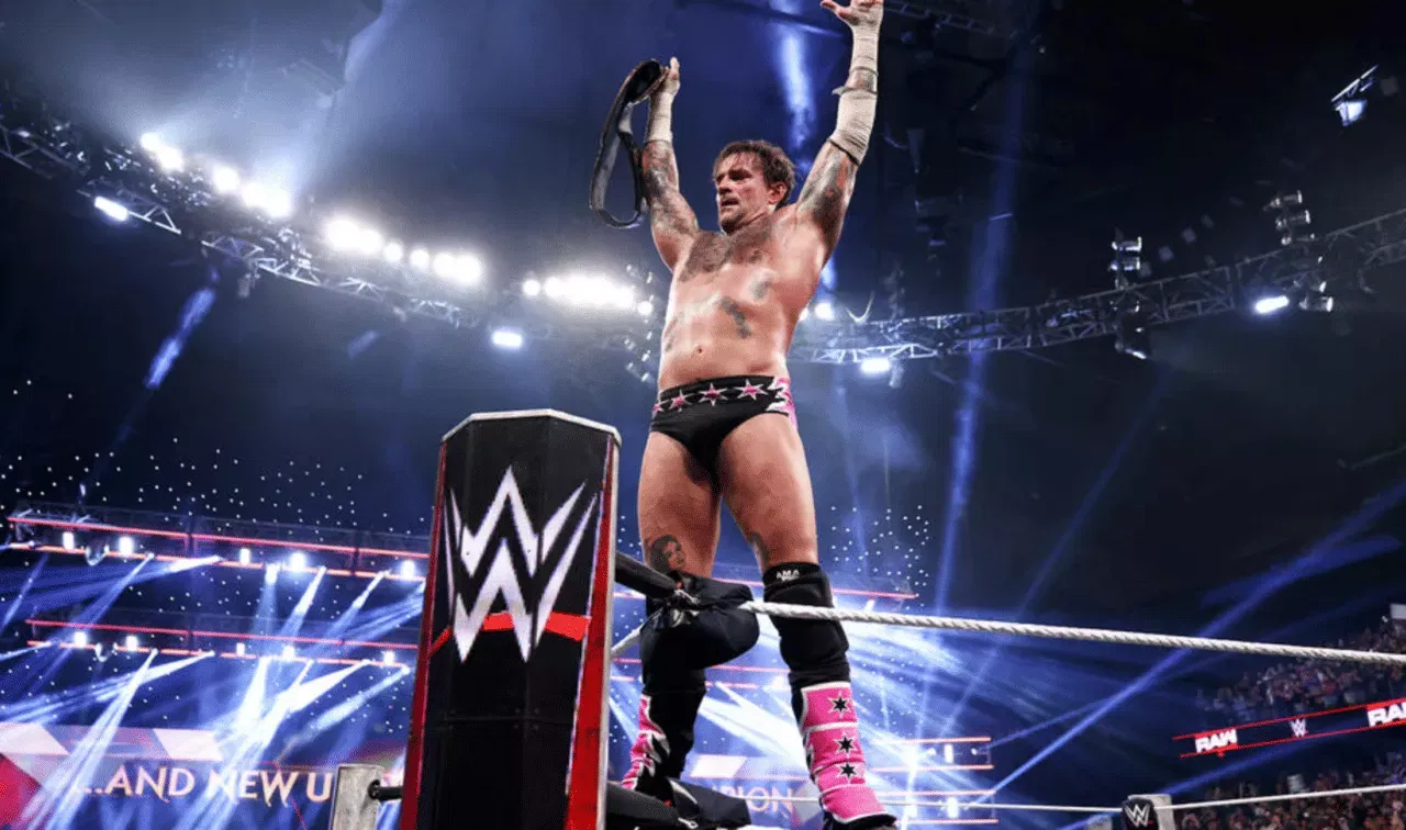 WWE Raw יולי 6,26 CM Punk מביס את סמי זאין וזוכה בתואר הבלתי מעורער