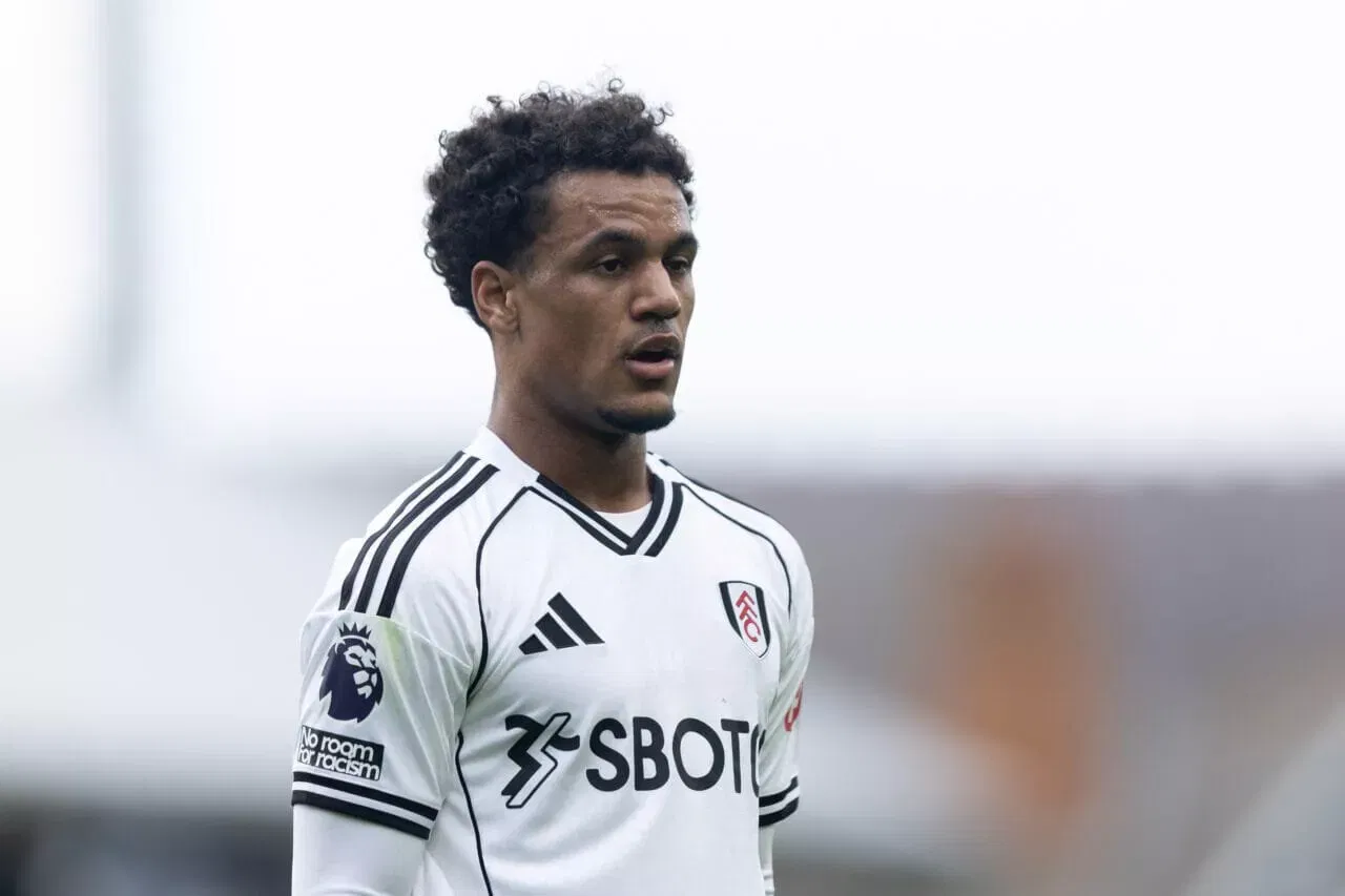 LONDON, ENGLAND - MARCH 1: Oscar Bobb of Fulham looks on during the Premier League match between Fulham and Tottenham Hotspur at Craven Cottage on March 1, 2026 in London, England. (Photo by Gaspafotos/MB Media/Getty Images)