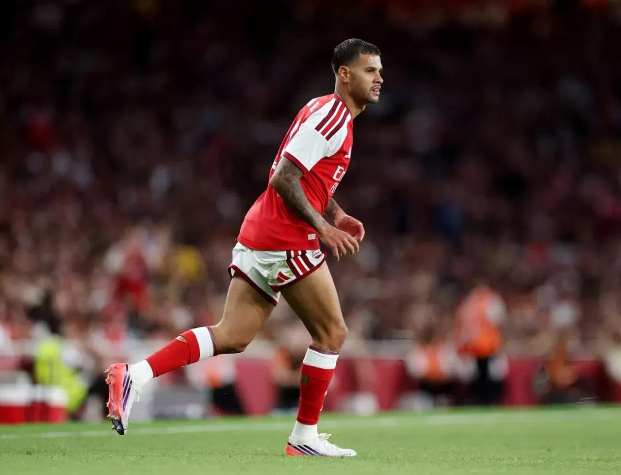 LONDON, ENGLAND - AUGUST 12: Bruno Guimaraes of Arsenal runs off the ball during the pre-season friendly match between Arsenal FC and Como Calcio at Emirates Stadium on August 12, 2026 in London, England. (Photo by Alex Pantling/Getty Images)