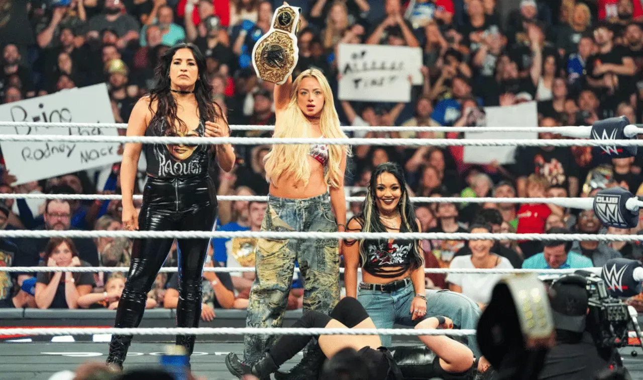 WWE Raw August 24, 26 Liv Morgan, Raquel Roriguez & Roxanne Perez