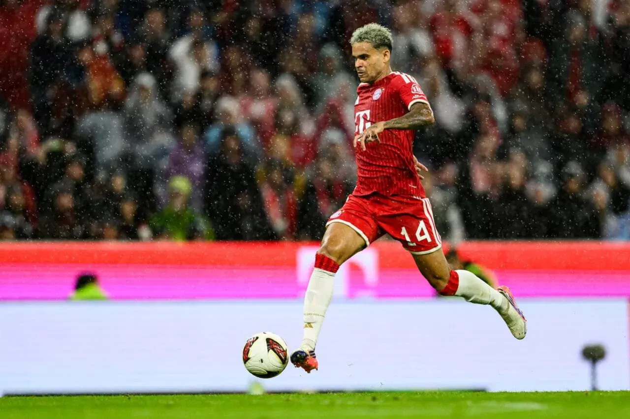 Luis Díaz of FC Bayern Munich runs with the ball (Courtesy: DFL/Bundesliga)