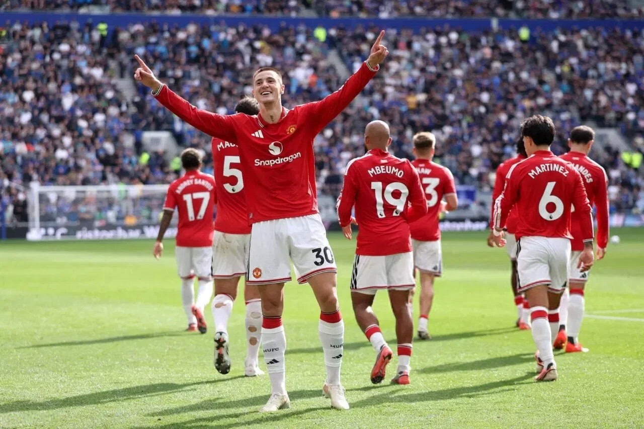 LIVERPOOL, ENGLAND - SEPTEMBER 06: Benjamin Sesko of Manchester United celebrates scoring his team’s second goal during the Premier League 2026/27 match between Everton and Manchester United at Hill Dickinson Stadium on September 06, 2026 in Liverpool, England. (Photo by Carl Recine/Getty Images)