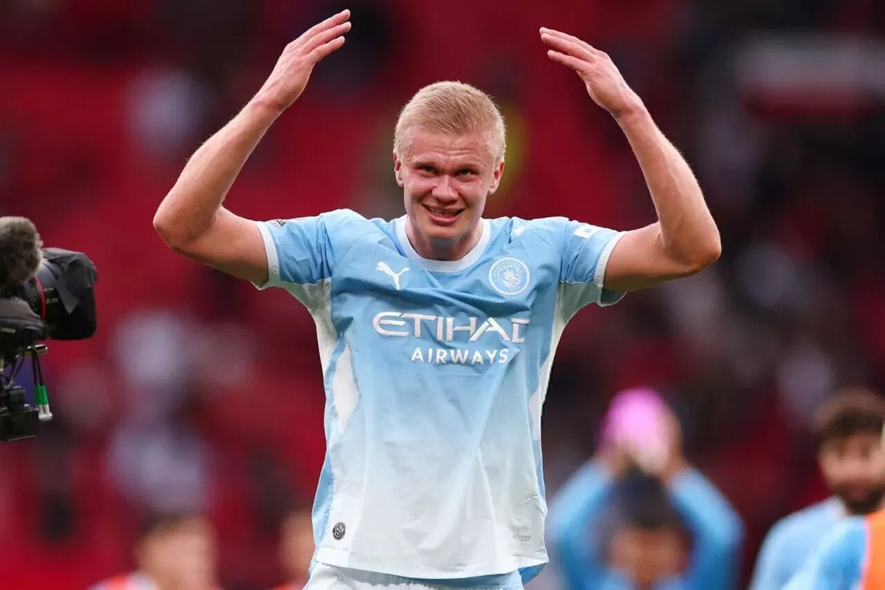 MANCHESTER, ENGLAND - SEPTEMBER 13: Erling Haaland of Manchester City celebrates the 0-1 win during the Premier League 2026/27 match between Manchester United and Manchester City at Old Trafford on September 13, 2026 in Manchester, United Kingdom. (Photo by Shaun Brooks - CameraSport via Getty Images)