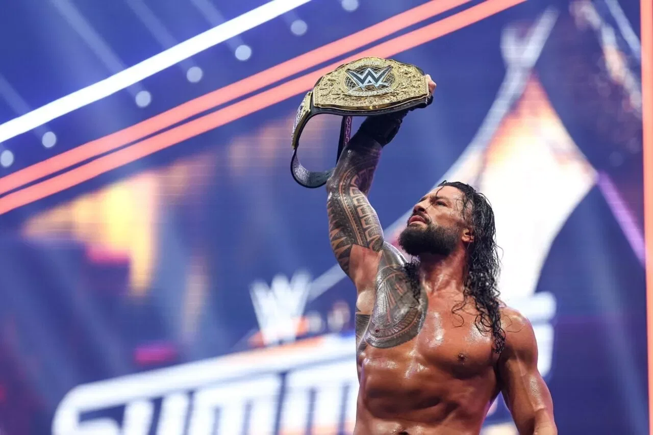 Roman Reigns defeats LA Knight to retain the World Heavyweight Championship