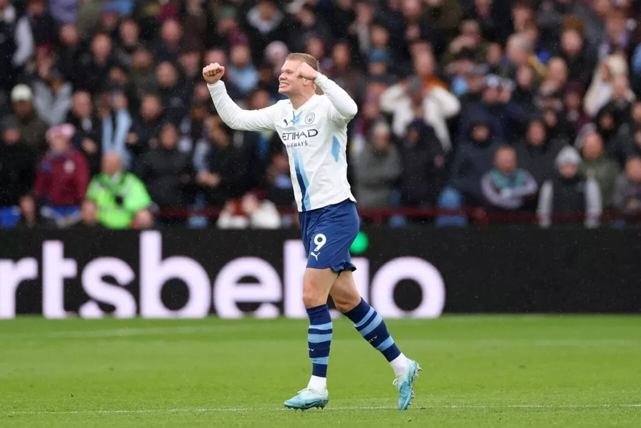 BIRMINGHAM, ENGLAND - OCTOBER 24: Erling Haaland of Manchester City celebrates scoring his team’s first goal during the Premier League 2026/27 match between Aston Villa FC and Manchester City at Villa Park on October 24, 2026 in Birmingham, England. (Photo by Dan Mullan/Getty Images)