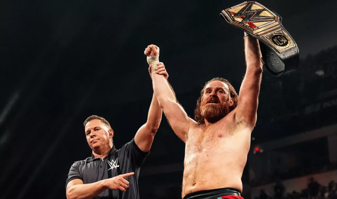 WWE Raw October 26, 26 - Sami Zayn retains against Je'Von Evans