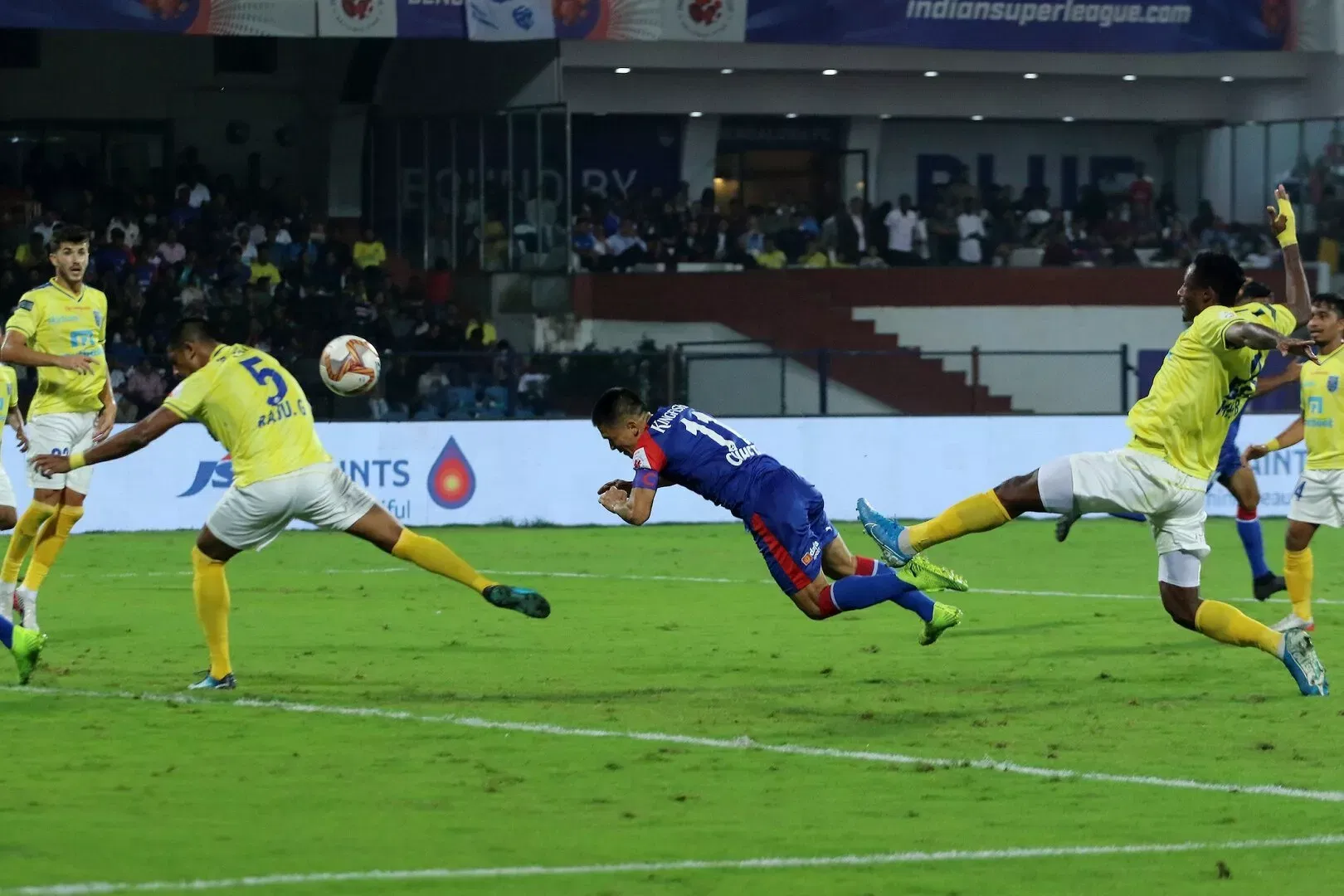 Sunil Chhetri header as Kerala Blasters stumble to Bengaluru FC