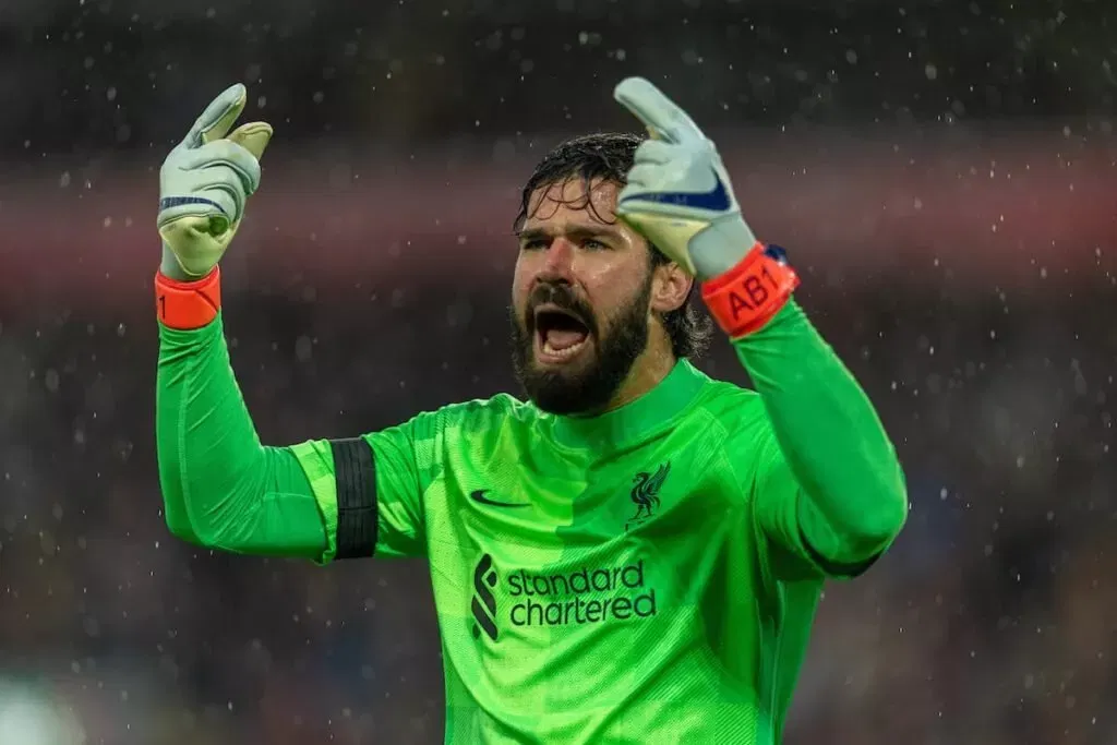 Top 10 goalkeepers with most clean sheets in 2021