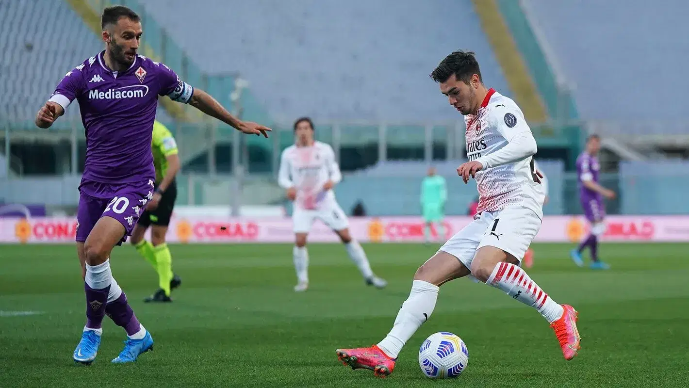 Milan, Italy. 01st May, 2022. Vincenzo Italiano , head coach of Afc  Fiorentina looks on during the Serie A match between Ac Milan and Acf  Fiorentina at Stadio Giuseppe Meazza on May,1