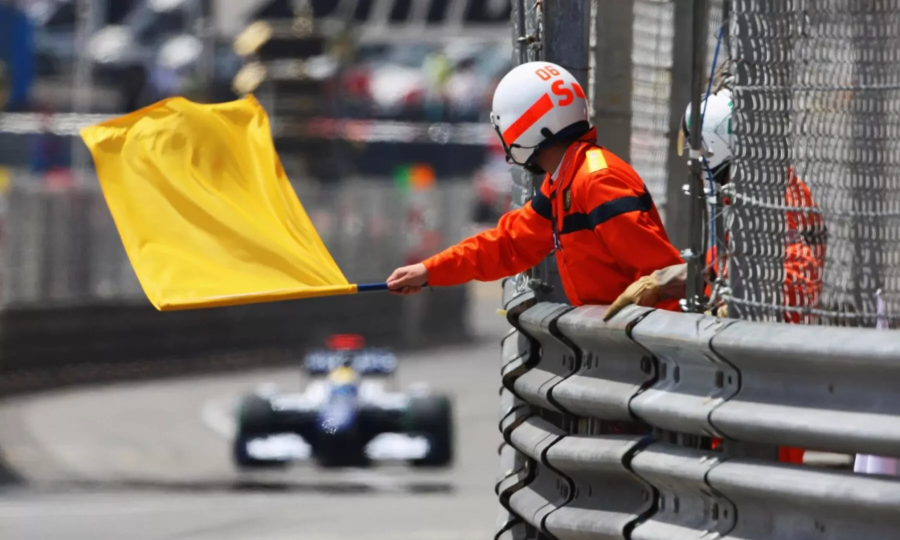 formula-1-what-does-yellow-flag-mean-in-f1