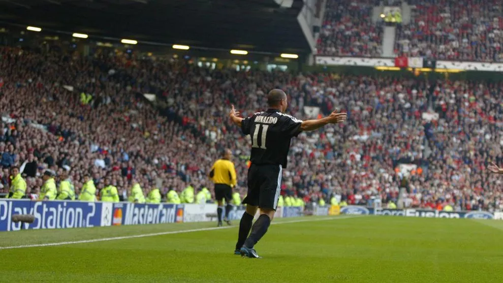 Ronaldo Nazario receive a standing ovation at Old Trafford
