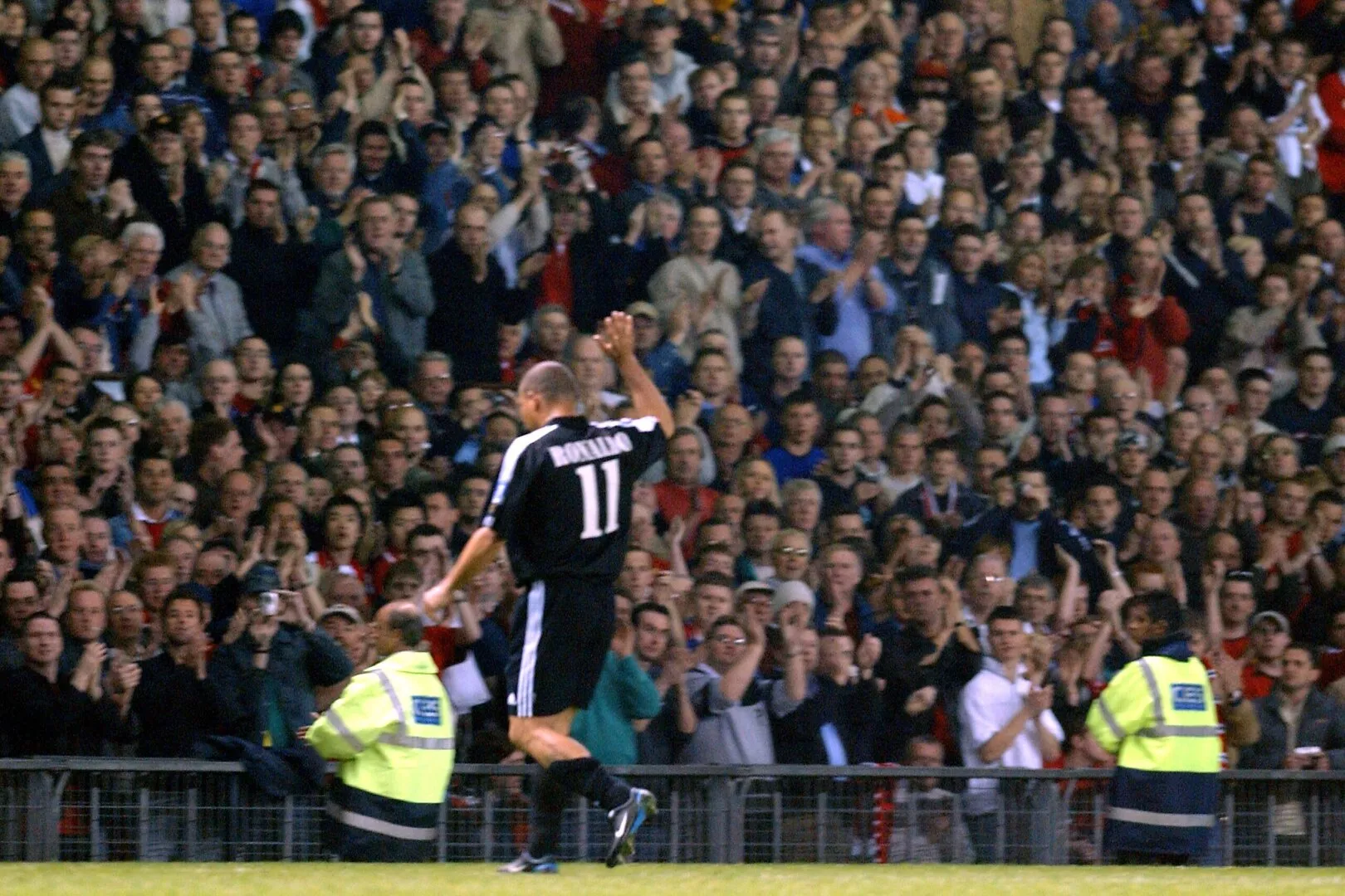 Cristiano Ronaldo's Manchester United Debut Earned A Standing Ovation At  Old Trafford