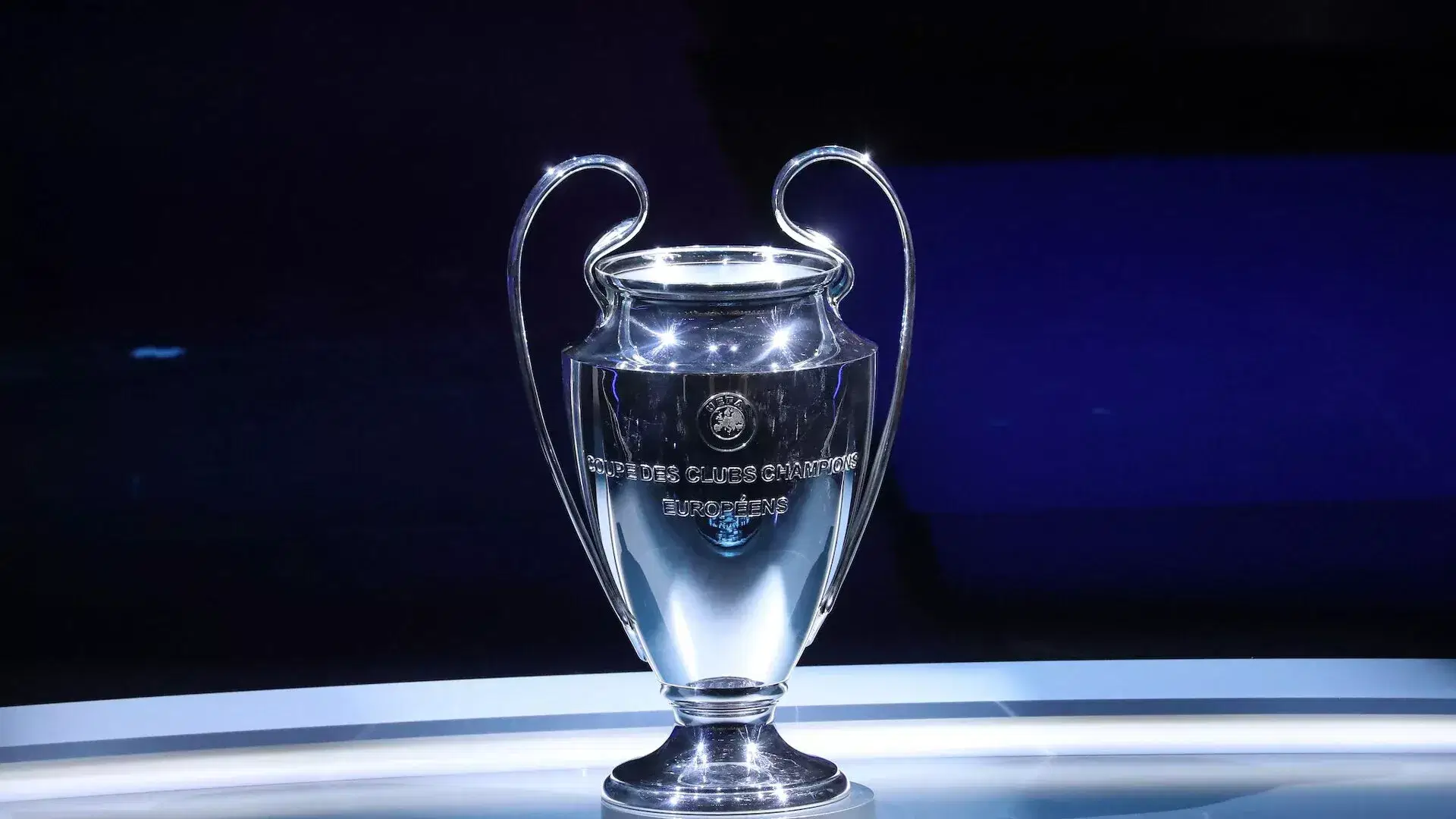 ISTANBUL - the UEFA Champions League trophy, Coupe des clubs