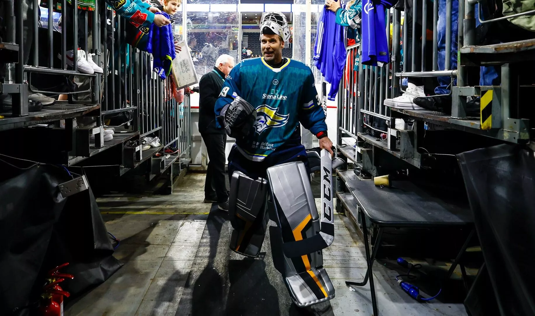 Chelsea legend Petr Cech makes his ice Hockey debut