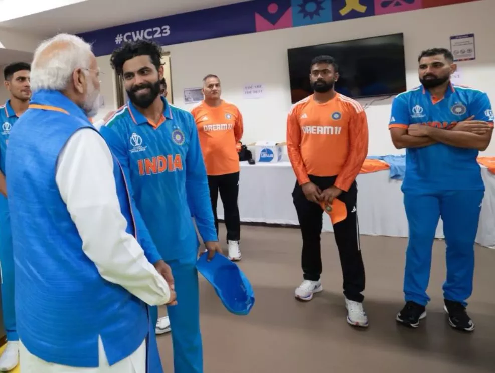 World Cup 2023: फाइनल में हार के बाद पीएम मोदी ने इंडियन ड्रेसिंग रूम का किया दौरा, खास अंदाज में बढ़ाया खिलाड़ियों का हौसला