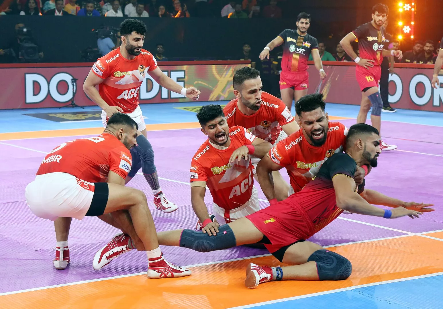 The Gujarat Giants played out a nail-biting match against Bengaluru Bulls at the EKA Arena by TransStadia on Sunday in match 4 of PKL 10.