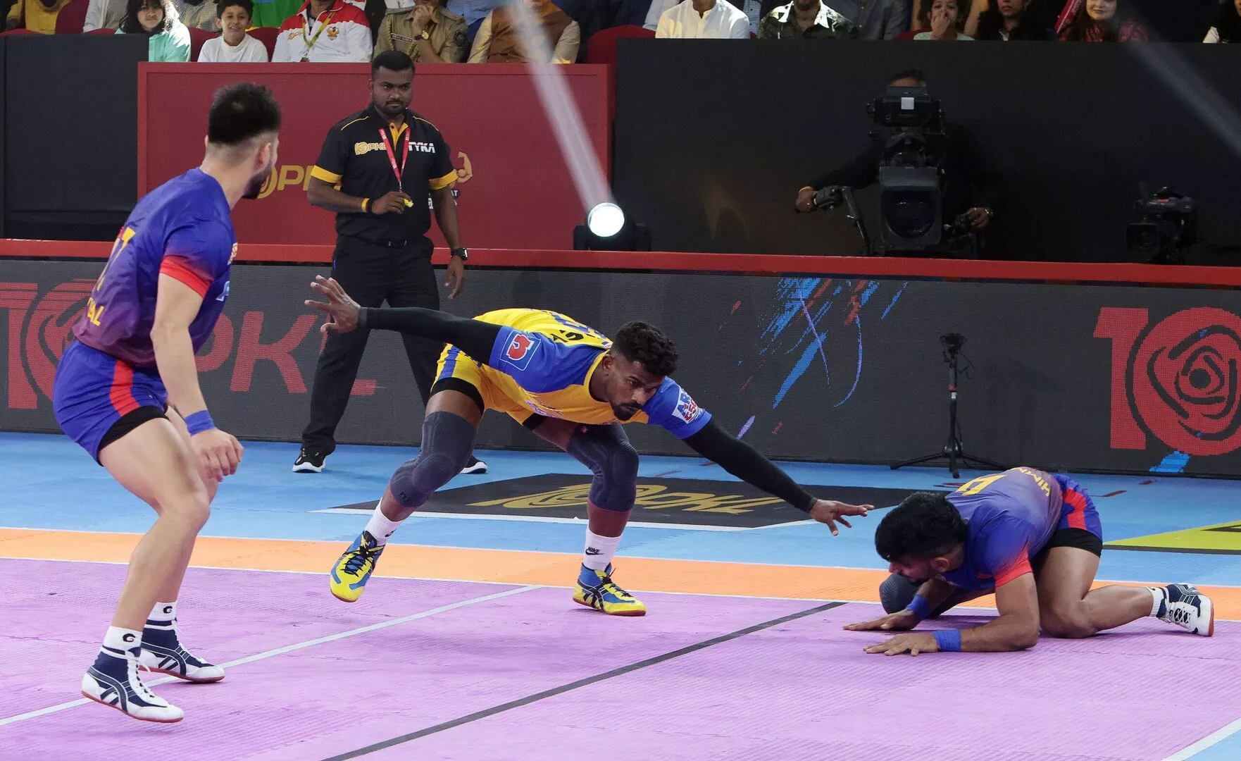 Tamil Thalaivas’ star raider Ajinkya Pawar was on fire, as he went on to register a 21-point haul against the Dabang Delhi in match 3 of PKL 10.