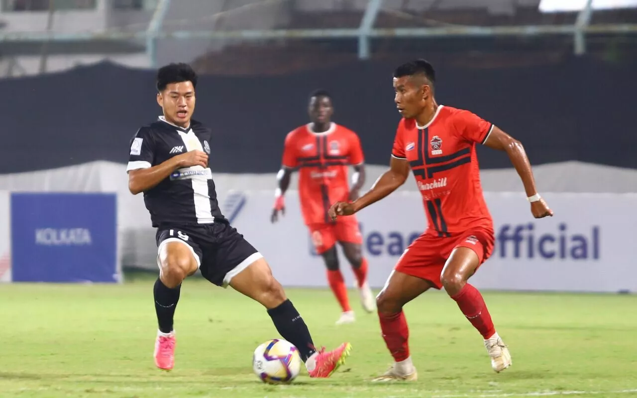 Mohammedan SC against Churchill Brothers in I-League