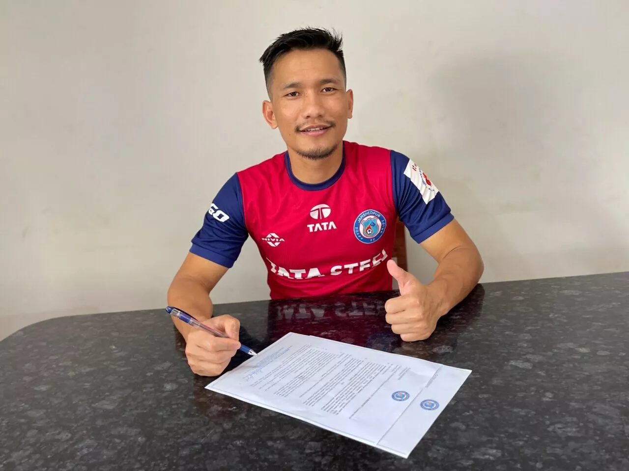 Seiminlen Doungel extends contract with Jamshedpur FC.