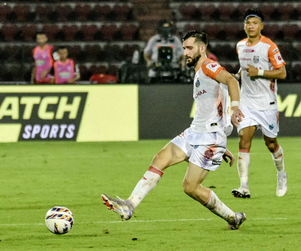 Analizando la curva de progresión de Mikael Stahr en el fortalecimiento del ataque de los Kerala Blasters ante la ausencia de Adrian Luna