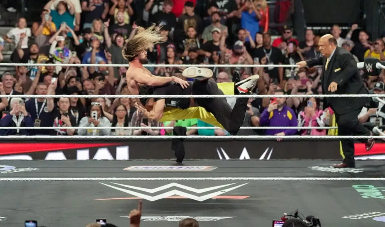 WWE RAW Seth Rollins Roman Reigns