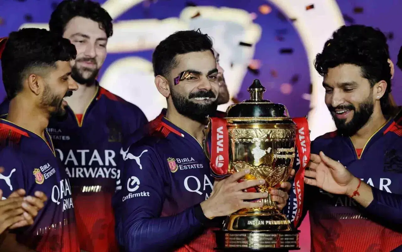 Virat Kohli lifts IPL 2025 trophy