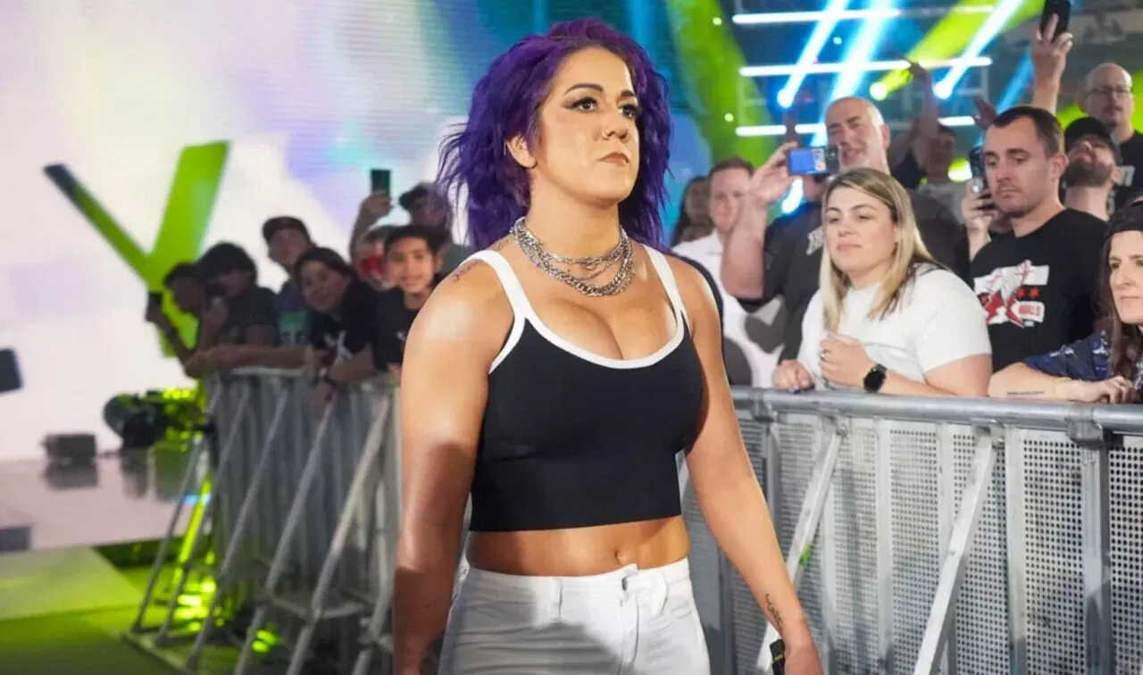 Bayley WWE CRUDO