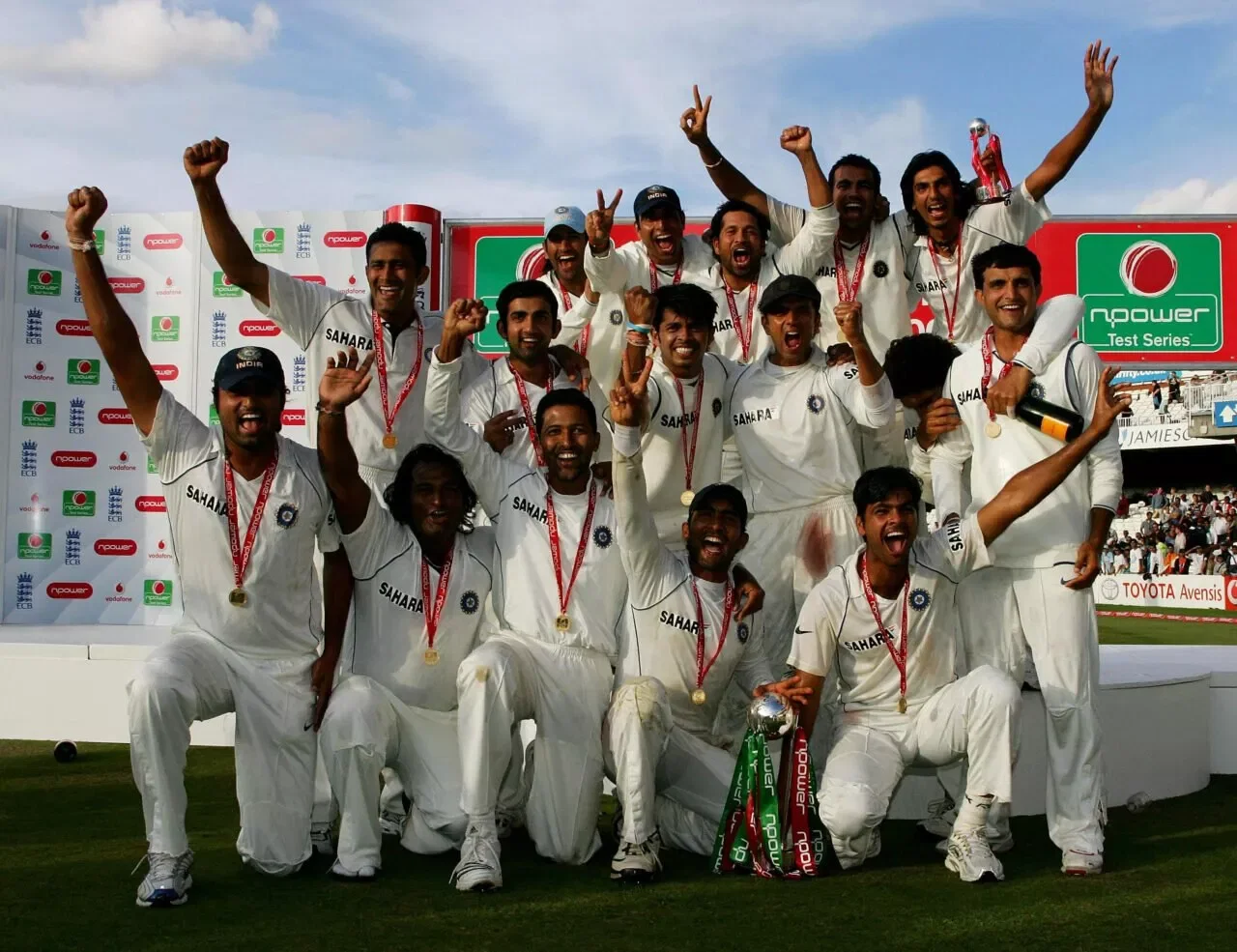২০০ 2007 সালে ইংল্যান্ডে টেস্ট সিরিজ জয়ের পরে ভারত উদযাপন করে