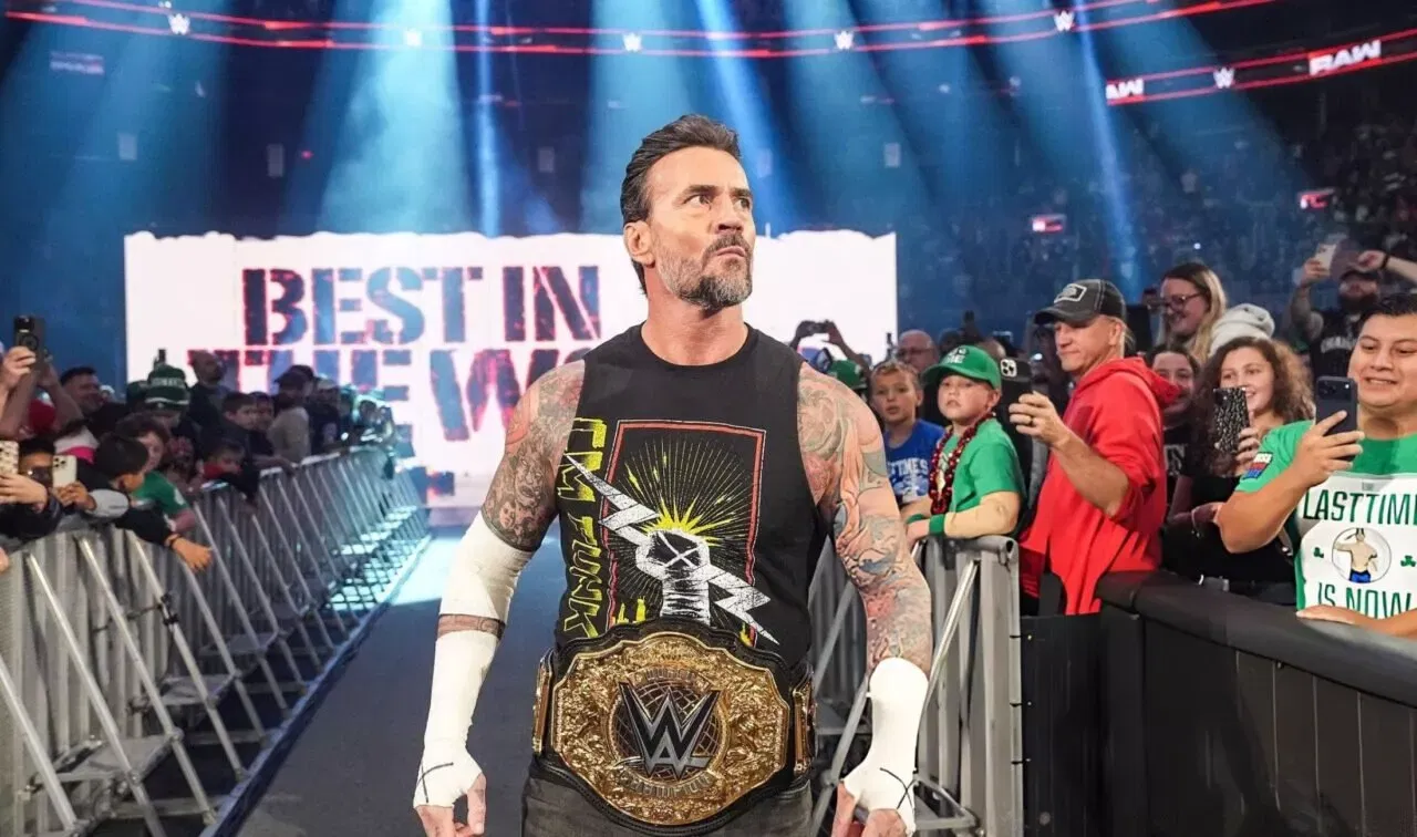 Kejuaraan Kelas Berat Dunia CM Punk WWE RAW (1)