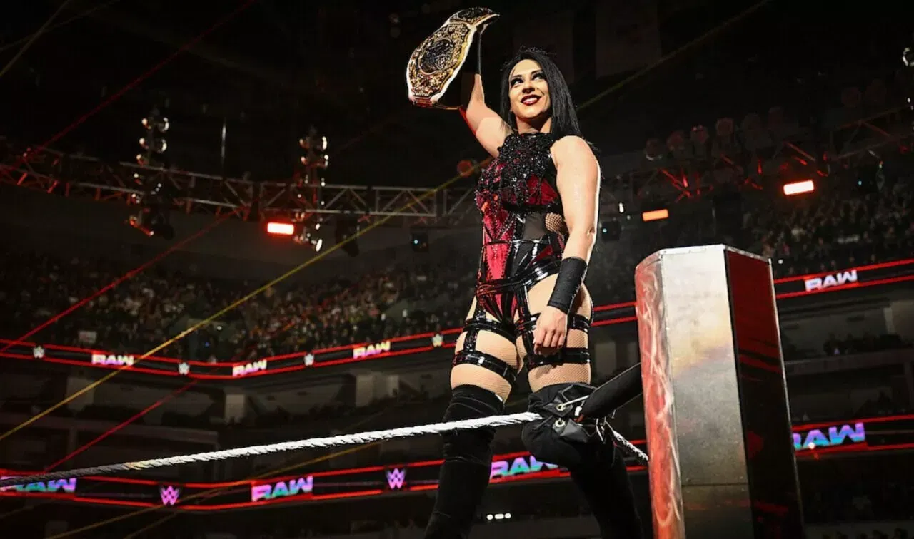Campeona Mundial Femenil Stephanie Vaquer WWE RAW