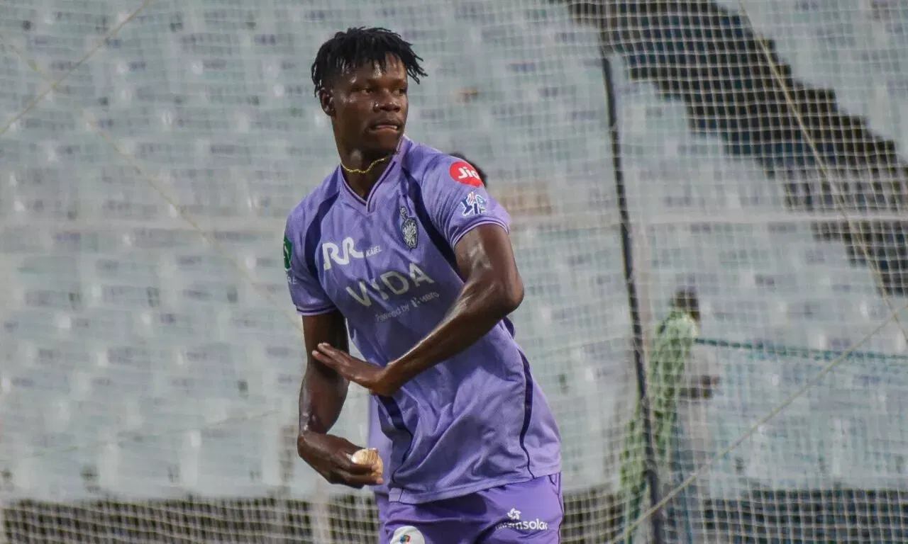 How did KKR replacement player Blessing Muzarabani perform in last IPL season?