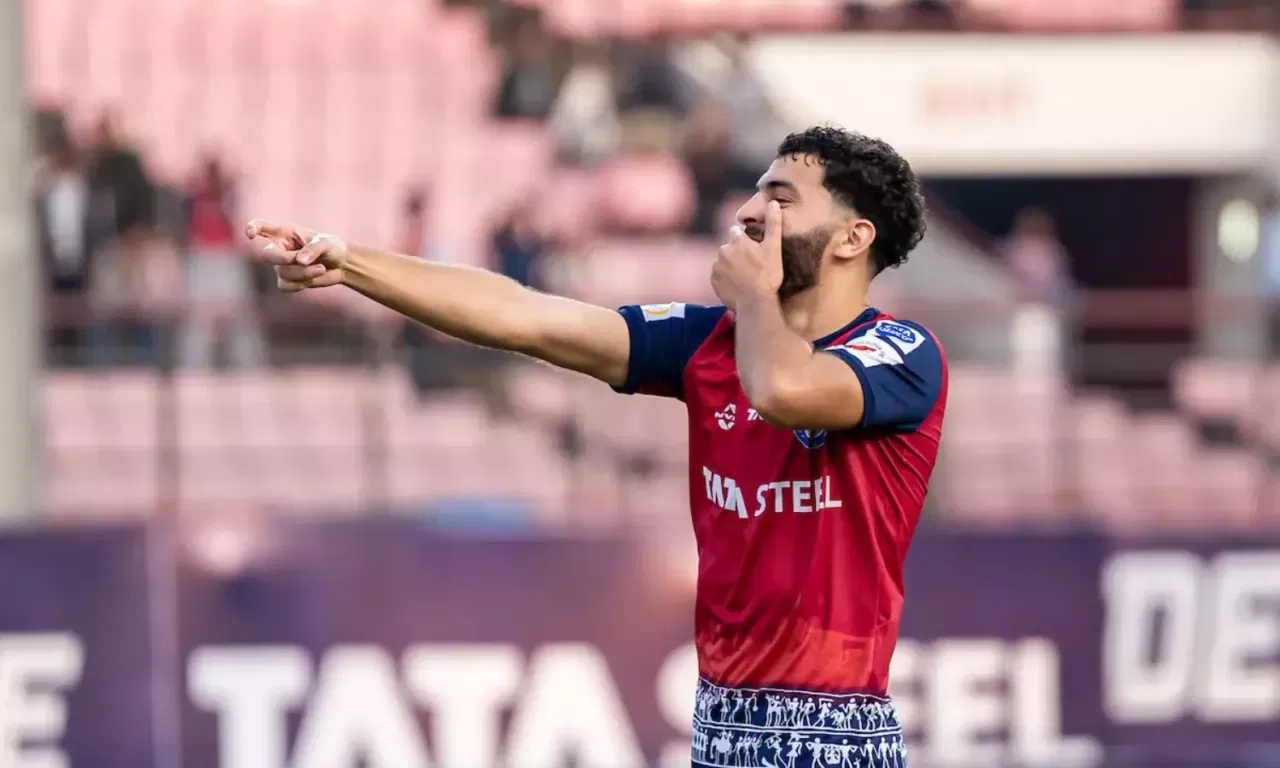 Madih Talal in action for Jamshedpur FC