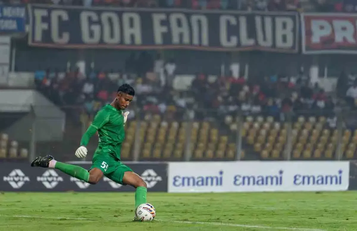 ISL 2025-26 Golden Gloves Race: Five goalkeepers tied on five clean sheets in a thrilling battle