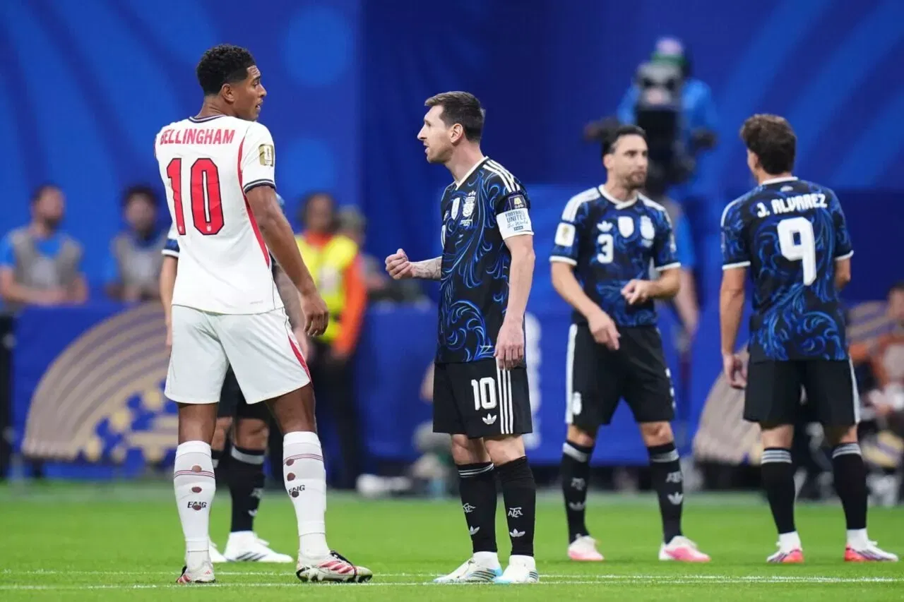 Jude Bellingham of England talk to Lionel Messi of Argentina during the FIFA World Cup 2026 Semi Final match between England and Argentina at Atlanta Stadium on July 15, 2026 in Atlanta, Georgia. (Photo by Jose Breton/Pics Action/NurPhoto via Getty Images)