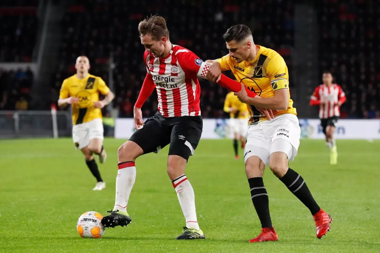 EINDHOVEN, NETHERLANDS - MARCH 9: (L-R) Luuk de Jong of PSV, Menno Koch of NAC Breda during the Dutch Eredivisie match between PSV v NAC Breda at the Philips Stadium on March 9, 2019 in Eindhoven Netherlands (Photo by Aaron van Zandvoort/Soccrates/Getty Images)