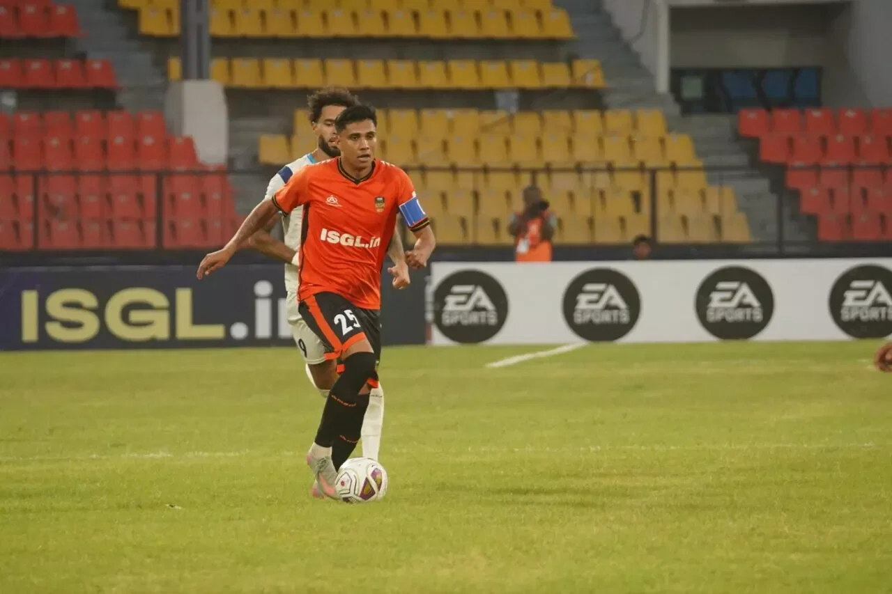 Sumit Passi showed his versatality in in both attack and defense.